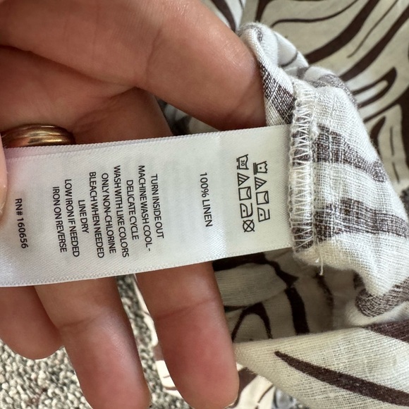 Tahari Chocolate Brown and Cream Zebra Print 100% Linen Capri Pants Wide leg M - Picture 9 of 9